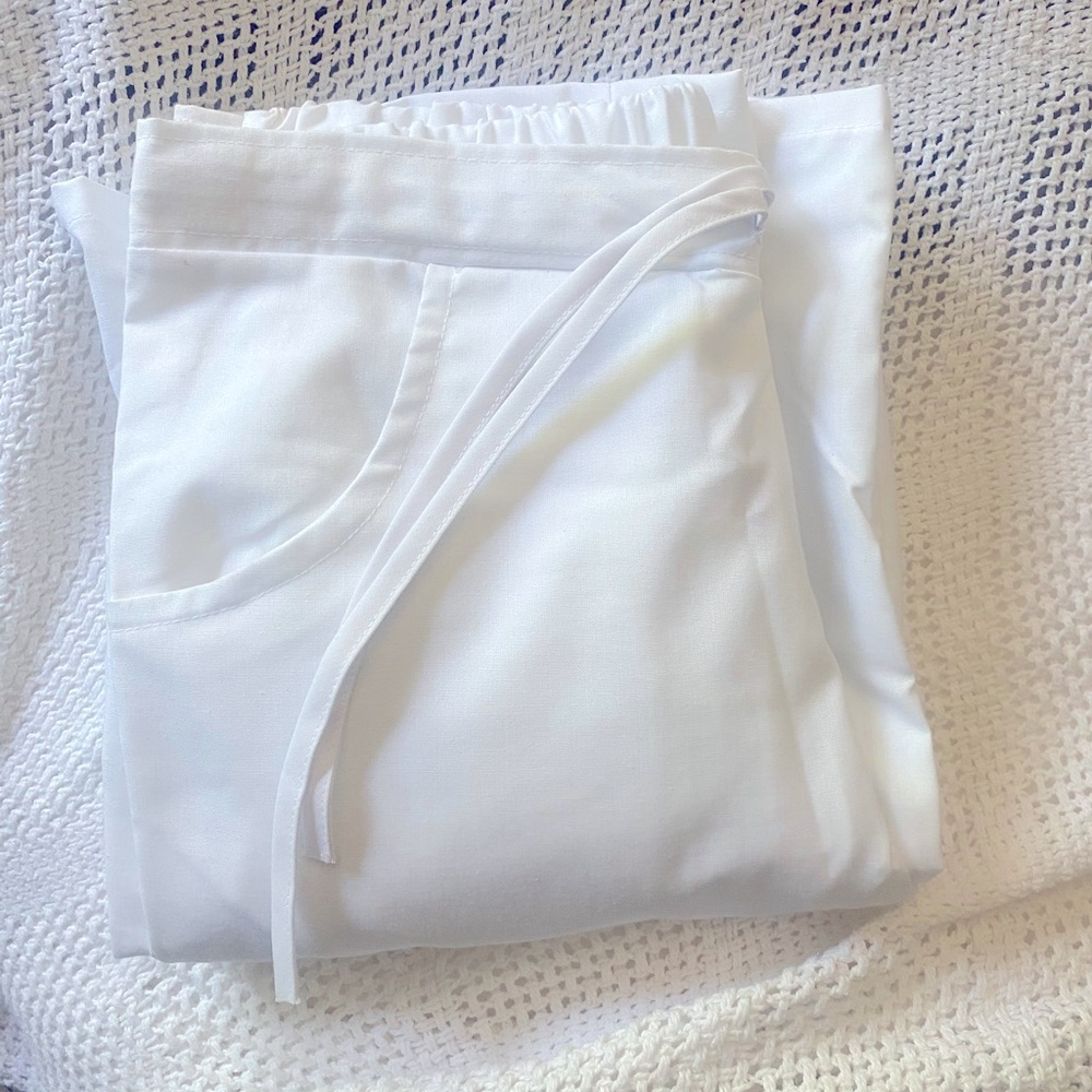 X-small medline women’s scrub bottoms never worn, tags still on